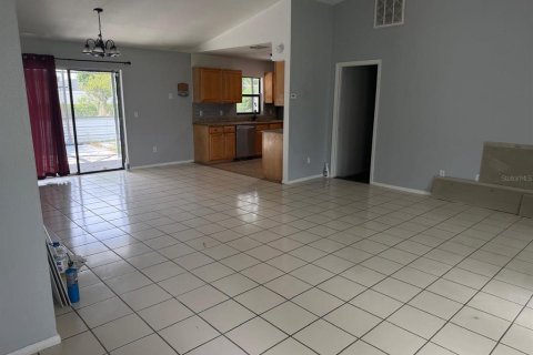 House in Kissimmee, Florida 4 bedrooms, 159.7 sq.m. № 2431198 - photo 8
