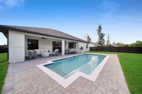 House in Cape Coral, Florida 4 bedrooms, 173.63 sq.m. № 1891823 - photo 26