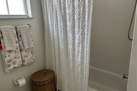 Villa ou maison à vendre à Miami, Floride: 3 chambres, 207.08 m2 № 2041309 - photo 11