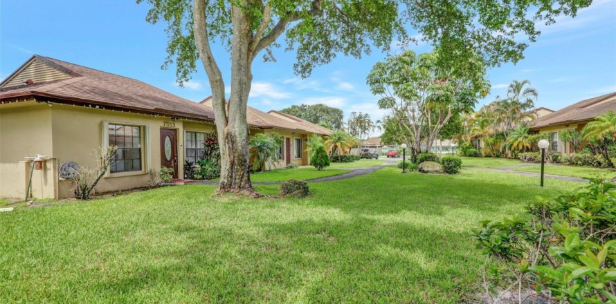 House in Davie, Florida 3 bedrooms, 137.5 sq.m. № 1099137