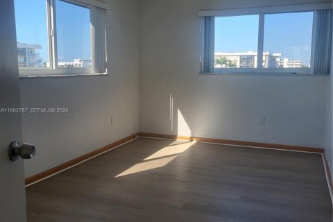 Купить кондоминиум в Бей-Харбор-Айлендс, Флорида 2 спальни, 86.31м2, № 2047719 - фото 14