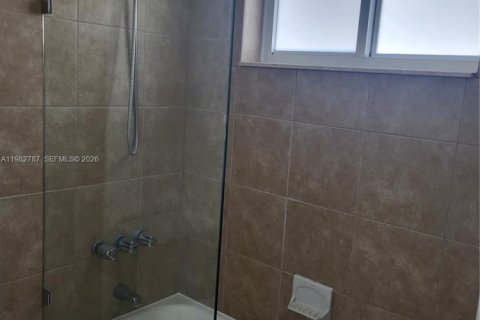 Купить кондоминиум в Бей-Харбор-Айлендс, Флорида 2 спальни, 86.31м2, № 2047719 - фото 13