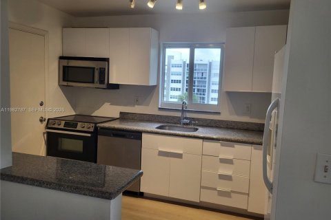 Купить кондоминиум в Бей-Харбор-Айлендс, Флорида 2 спальни, 86.31м2, № 2047719 - фото 8