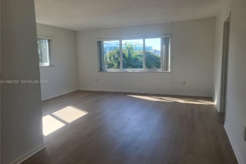 Купить кондоминиум в Бей-Харбор-Айлендс, Флорида 2 спальни, 86.31м2, № 2047719 - фото 4