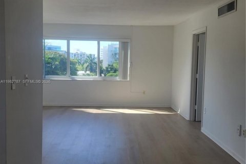 Кондоминиум с 2 спальнями в Бей-Харбор-Айлендс, Флорида № 2047719