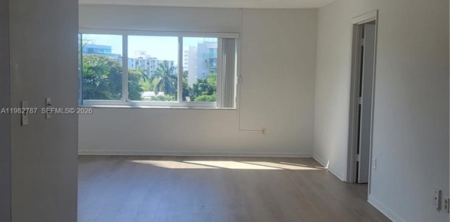 Кондоминиум с 2 спальнями в Бей-Харбор-Айлендс, Флорида № 2047719