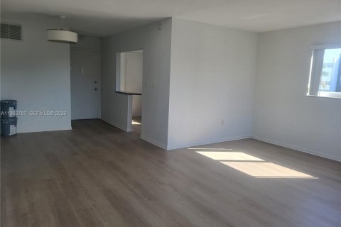 Купить кондоминиум в Бей-Харбор-Айлендс, Флорида 2 спальни, 86.31м2, № 2047719 - фото 2