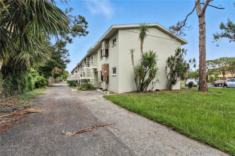 Condo in Sarasota, Florida, 1 bedroom  № 1886800 - photo 8