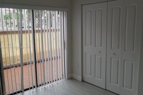 House in Miami, Florida 3 bedrooms, 134.34 sq.m. № 2076642 - photo 12