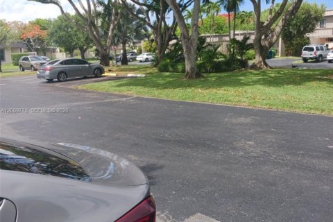 House in Miami, Florida 3 bedrooms, 134.34 sq.m. № 2076642 - photo 20