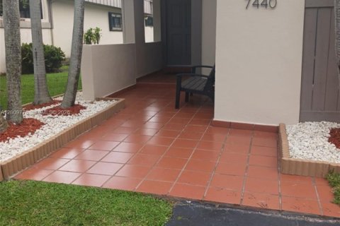 House in Miami, Florida 3 bedrooms, 134.34 sq.m. № 2076642 - photo 3