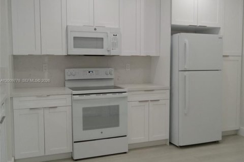 House in Miami, Florida 3 bedrooms, 134.34 sq.m. № 2076642 - photo 7