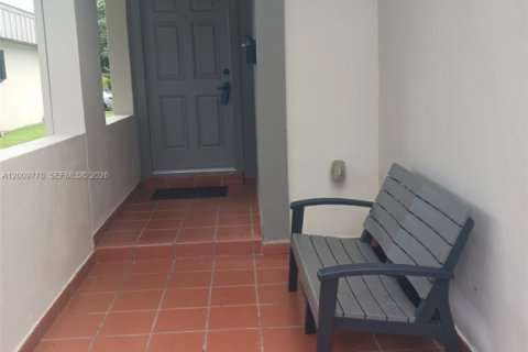 House in Miami, Florida 3 bedrooms, 134.34 sq.m. № 2076642 - photo 4