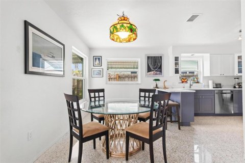 Casa en venta en Madeira Beach, Florida, 2 dormitorios, 133.87 m2 № 1642300 - foto 4