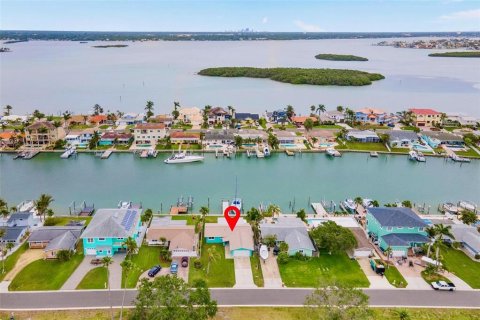 Casa en venta en Madeira Beach, Florida, 2 dormitorios, 133.87 m2 № 1642300 - foto 1
