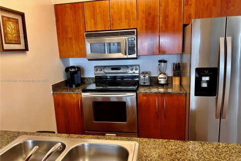 Condo in Miami, Florida, 3 bedrooms № 1749095 - photo 5