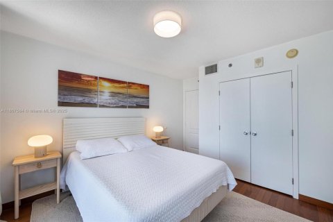 Condo in Miami, Florida, 3 bedrooms № 1749095 - photo 23