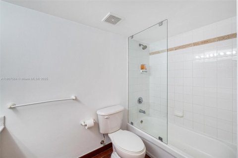 Copropriété à louer à Miami, Floride: 3 chambres, 114.46 m2 № 1749095 - photo 30