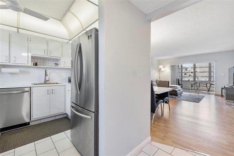 Купить кондоминиум в Маргит, Флорида 3 комнаты, 85.47м2, № 2083758 - фото 4