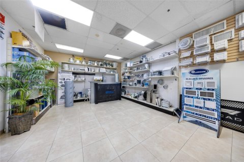 Propiedad comercial en venta en Miami, Florida № 1827618 - foto 20
