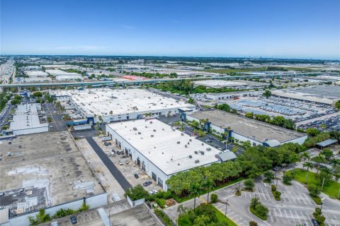Propiedad comercial en venta en Miami, Florida № 1827618 - foto 29