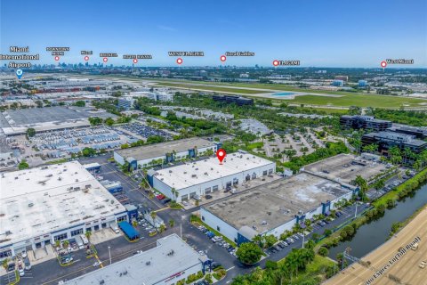 Propiedad comercial en venta en Miami, Florida № 1827618 - foto 21