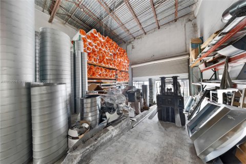 Propiedad comercial en venta en Miami, Florida № 1827618 - foto 15