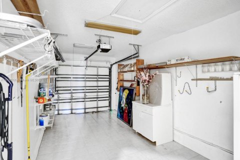 House in Pembroke Pines, Florida 3 bedrooms, 120.03 sq.m. № 1950080 - photo 18