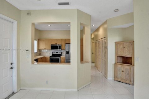 House in Pembroke Pines, Florida 3 bedrooms, 120.03 sq.m. № 1950080 - photo 5