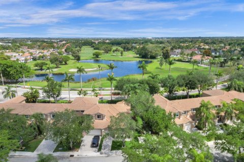 House in Pembroke Pines, Florida 3 bedrooms, 120.03 sq.m. № 1950080 - photo 2