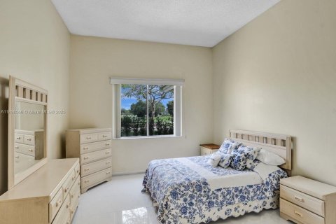 House in Pembroke Pines, Florida 3 bedrooms, 120.03 sq.m. № 1950080 - photo 9