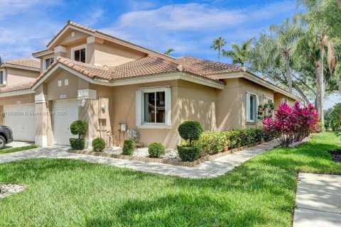 House in Pembroke Pines, Florida 3 bedrooms, 120.03 sq.m. № 1950080 - photo 3