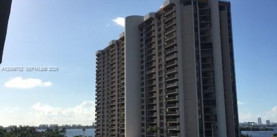 Condo in Miami, Florida, 2 bedrooms  № 2402450