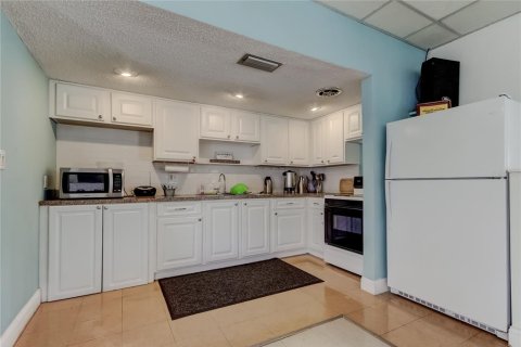 Condominio en venta en Saint Petersburg, Florida, 1 dormitorio, 86.4 m2 № 2142123 - foto 16