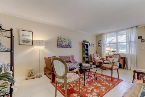 Condominio en venta en Saint Petersburg, Florida, 1 dormitorio, 86.4 m2 № 2142123 - foto 8