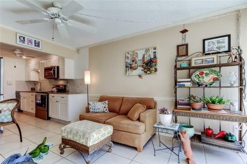 Condominio en venta en Saint Petersburg, Florida, 1 dormitorio, 86.4 m2 № 2142123 - foto 19
