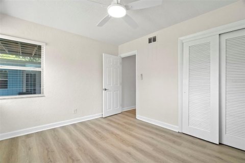 House in Gulfport, Florida 3 bedrooms, 148.27 sq.m. № 1866717 - photo 25