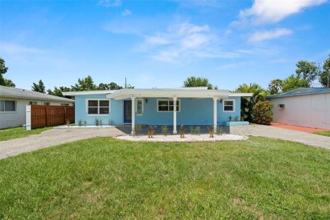 House in Gulfport, Florida 3 bedrooms, 148.27 sq.m. № 1866717 - photo 2