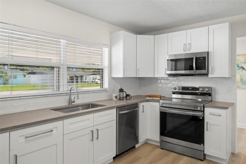 House in Gulfport, Florida 3 bedrooms, 148.27 sq.m. № 1866717 - photo 16