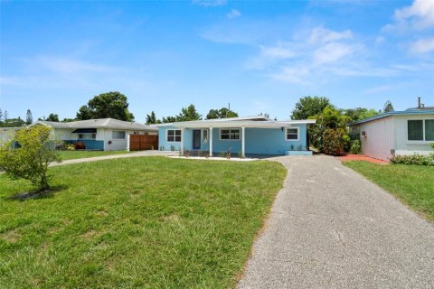 House in Gulfport, Florida 3 bedrooms, 148.27 sq.m. № 1866717 - photo 5