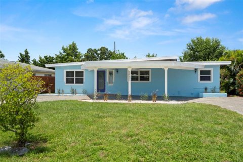 House in Gulfport, Florida 3 bedrooms, 148.27 sq.m. № 1866717 - photo 6