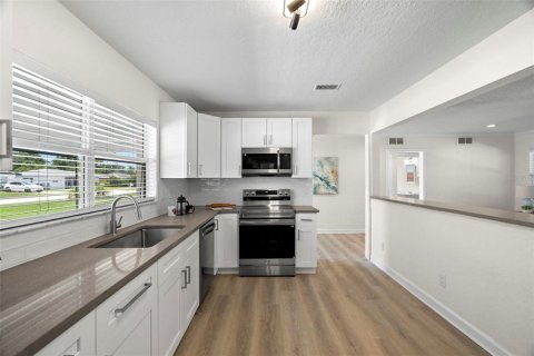 House in Gulfport, Florida 3 bedrooms, 148.27 sq.m. № 1866717 - photo 12