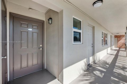 Condo in Fort Lauderdale, Florida, 2 bedrooms  № 1963212 - photo 7