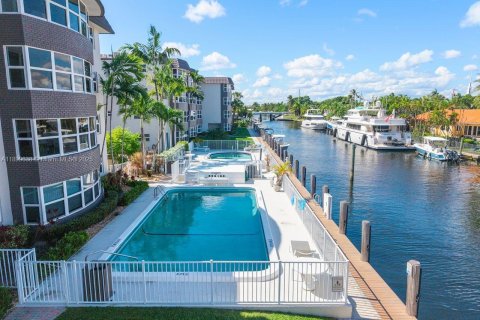 Condo in Fort Lauderdale, Florida, 2 bedrooms  № 1963212 - photo 11