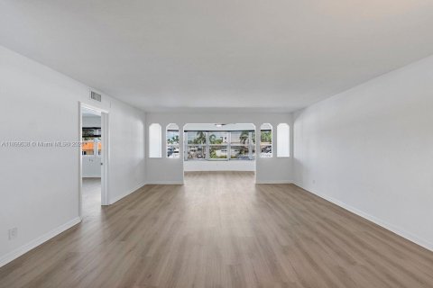 Condo in Fort Lauderdale, Florida, 2 bedrooms  № 1963212 - photo 17