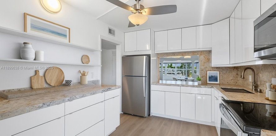 Condo in Fort Lauderdale, Florida, 2 bedrooms  № 1963212