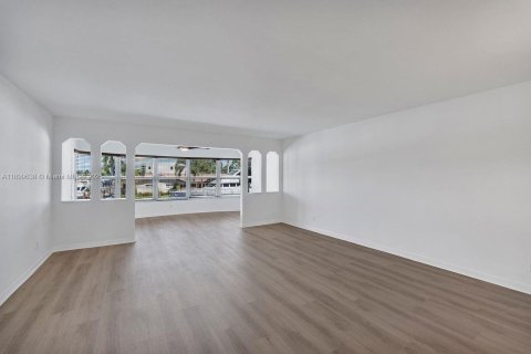 Condo in Fort Lauderdale, Florida, 2 bedrooms  № 1963212 - photo 24