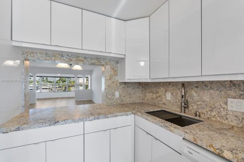 Condo in Fort Lauderdale, Florida, 2 bedrooms  № 1963212 - photo 21