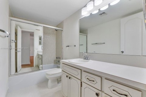 Condo in Fort Lauderdale, Florida, 2 bedrooms  № 1963212 - photo 16