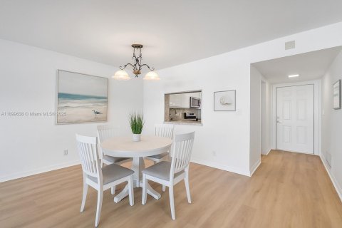 Condo in Fort Lauderdale, Florida, 2 bedrooms  № 1963212 - photo 3